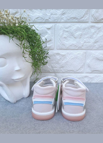 Белые великолепные босоножки для девочки Kimboo