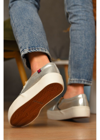 Сліпони жіночі сріблястого кольору Let's Shop (365410050)