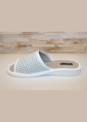 Белые тапочки комнатные женские белые натуральная кожа No Brand с перфорацией, без декора