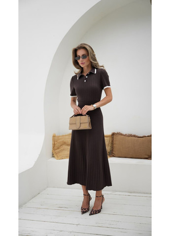 Коричнева кежуал сукня в'язана Larionoff однотонна