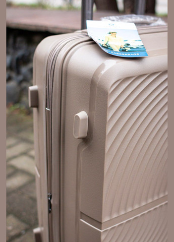 Чемодан пластиковый полипропилен 100% большой L, цвет шампань Ormi 8802 (324610268)