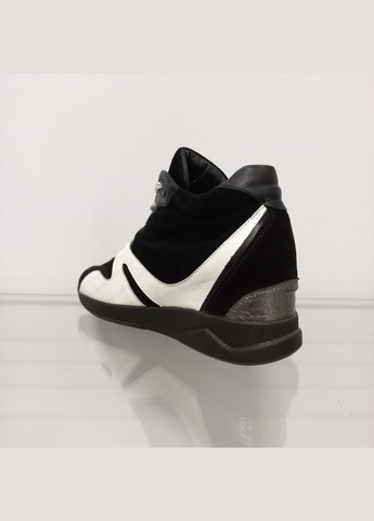 Жіночі замшеві кросівки з танкеткою Avangard чорні демісезони (308250318)