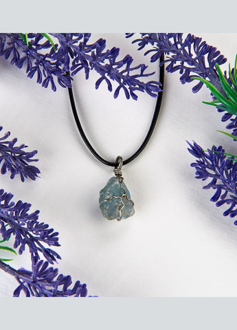 натуральный камень необработанный Аквамарин в оплетке на шнуре 33мм+- L-45-50см (цена за 1шт) No Brand Кулон (324836279)