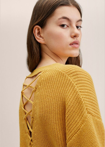 Горчичный вязаный свитер оверсайз с переплетом джемпер Mango