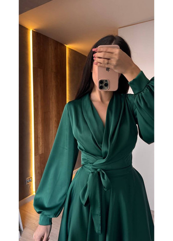 Изумрудное вечернее платье женское на запах KaraMix однотонное