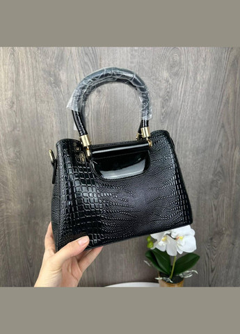 Жіноча сумочка під рептилію, лакова екошкіра, трапеція, регульовані лямки чорна (sku_1327Ч) No Brand (330575617)