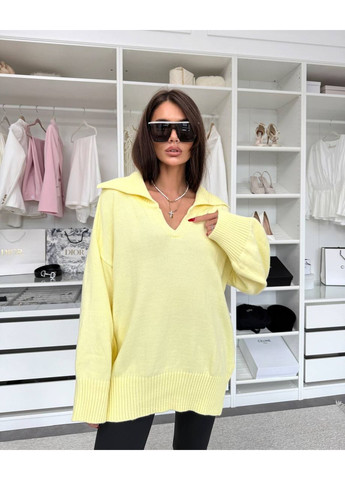 Світло-жовтий демісезонний жіночий подовжений светр оверсайз з коміром поло MonCher