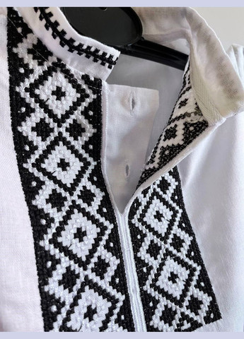 Біла вишиванка для хлопчика біла з традиційним чорним орнаментом візерунок орнамент льон (328560598)