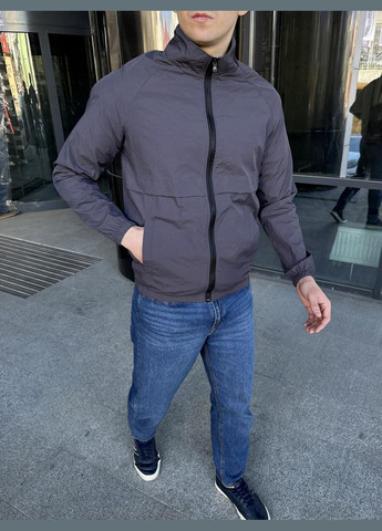 Серая демисезонная ветровка Vakko