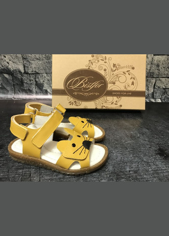 Желтые детские кожаные босоножки на липучке желтого цвета,, украина. Bistfor
