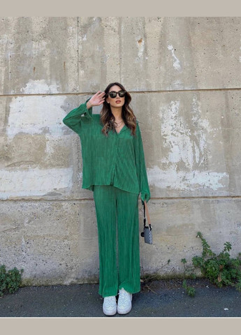 Легкий літній зелений костюм двійка з якісної турецької гофре жатка, трендовий костюм 2-ка (сорочка+штани високої посадки) No Brand 1084 (284119718)