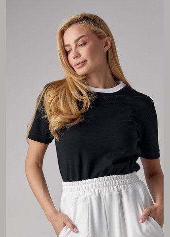 Черная летняя трикотажная женская футболка с контрастной окантовкой Lurex