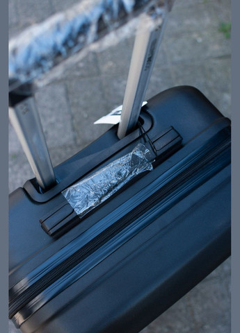 Чемодан пластиковый 147 Unlimited средний M, цвет черный Wings 147UNL (343339857)