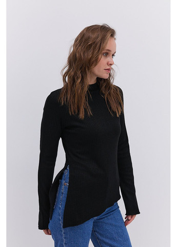 Женский трикотажный лонгслив в черный рубчик с асимметричным низом Arjen (364967537)