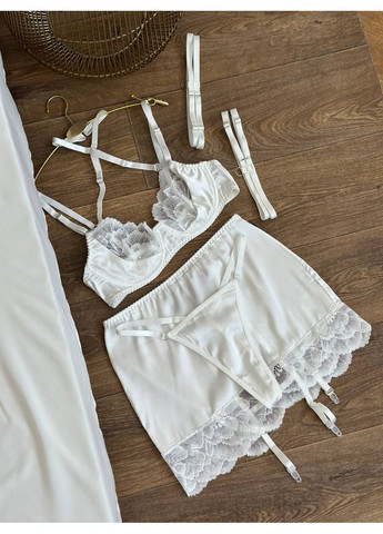 Белый демисезонный нежный комплектик с кружевом Vakko