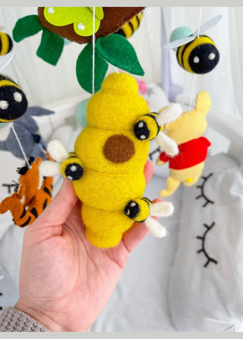 Детский мобиль на кроватку для младенцев WooolyWool «Приключения друзей» No Brand (342757974)