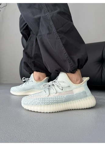 КРОССОВКИ ЖЕНСКИЕ ADIDAS YEEZY BOOST V2, CLOUD WHITE АДИДАС ИЗИ БУСТ БЕЛЫЕ No Brand белые демисезоны (391018376)