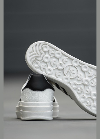 Білі осінні кросівки жіночі adidas Gazelle Bold