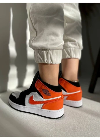 Білі кросівки чоловічі nike air jordan 1 retro mid black orange white найк аір джордан білі демісезон No Brand