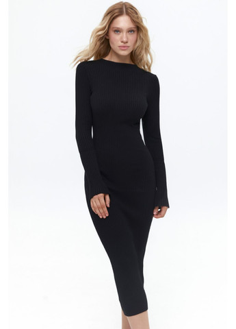 Черное платье с расклешенными рукавами в цвете natural Solmar