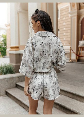 Жіночий костюм з шортами та сорочкою в принт Avanti (338193497)
