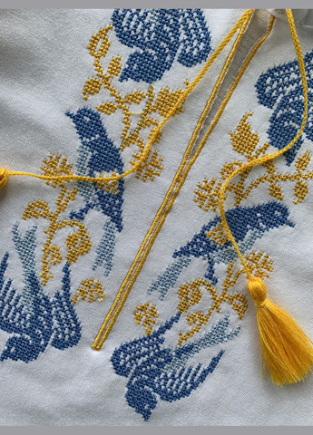 Белая футболка вышиванка для девочки ласточки (341327504)