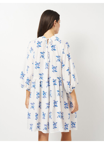 Білий кежуал сукня H&M з квітковим принтом