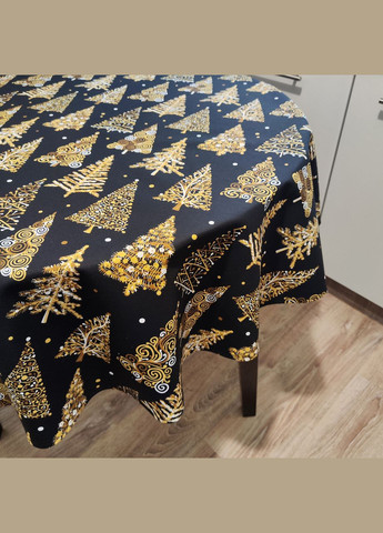Новорічна чорна скатертина на круглий стіл з тефлоновим покриттям Новорічна ялинка Maystat (324231872)