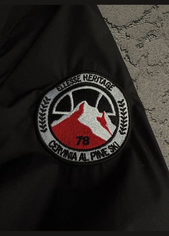 Чорна вітровка No Brand