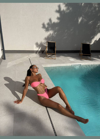 Коралловый летний яркий и стильный купальник с красивой фурнитурой раздельный Vakko