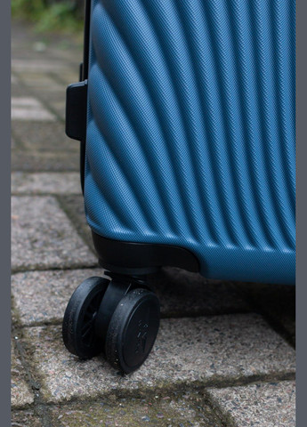 Валіза пластикова середня M, колір синій Wings 120 (324423736)