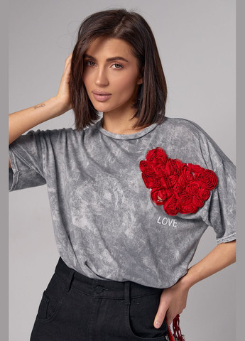 Світло-сіра літня жіноча футболка тай-дай прикрашена трояндовим серцем - світло-сірий Lurex