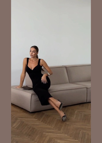 Черное вечернее платье меди с вырезом на декольте силуэтная MonCher