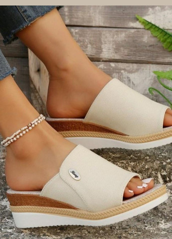 Жіночі шльопанці на танкетці No Brand (360885293)