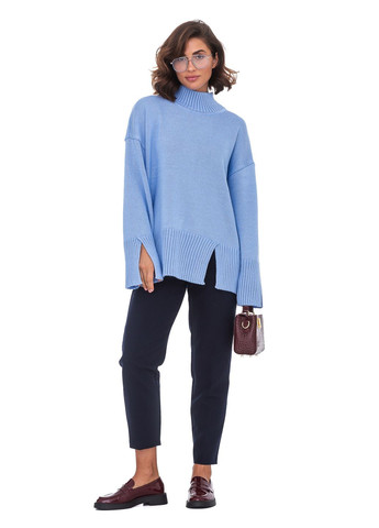 Голубой женский вязанный свитер с разрезами на рукавах и полке SVTR