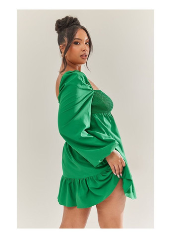 Зеленое платье PrettyLittleThing