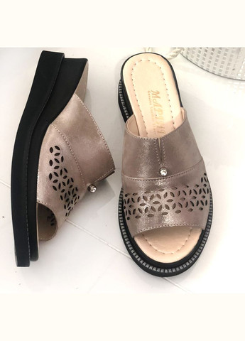 Бежевые кожаные женские шлепанцы на танкетке 6см. Маріні с перфорацией