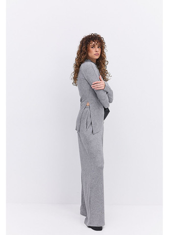 Жіночий трикотажний костюм в рубчик сірий з асиметричним низом у кофті Arjen (364967544)