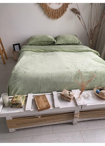 Постельное белье с резинкой Светло, плюш Двуспальный размер, наволочки 70/70 No Brand (363195371)