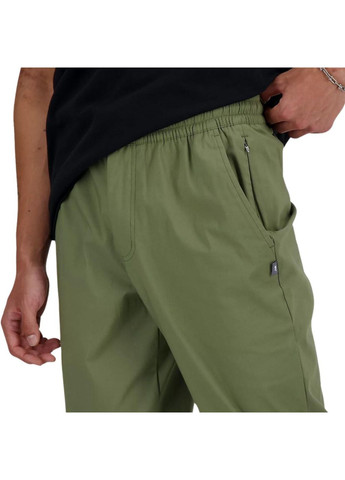 Зеленые брюки New Balance