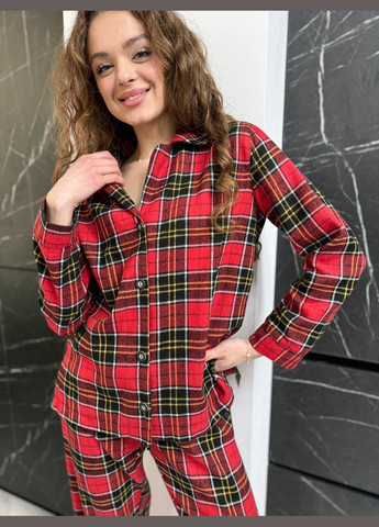 Алая уютная красивая пижама красного цвета в клетку No Brand