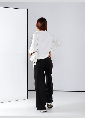 Стильний білий костюм двійка (кофта без капюшона+штани) з трикотажної тканини зі вставками з еко-шкіри з вирізом на грудях No Brand 803-1 (285745490)