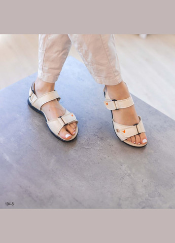 Бежевые боссоножки Vakko на липучке