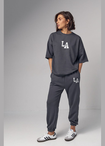 Жіночий спортивний костюм з вишивкою LA - темно-сірий Lurex (289060796)