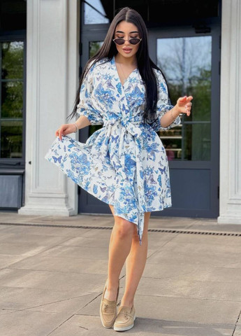 Синее повседневный изысканное легкое летнее свободное меди платье на запах с узором, поясом и рукавами фонарик три четверти на запах Tik-Tak с рисунком