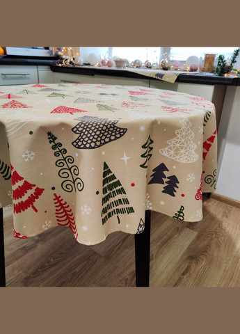 Новорічна скатертина на овальний стіл водовідштовхувальна бежева з тефлоновим покриттям Новорічна ялинка 120х160см Maystat (307060798)
