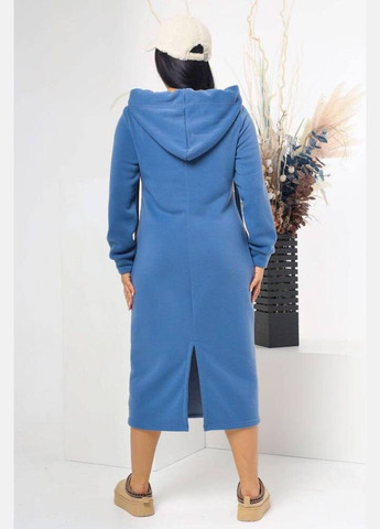 Синее кэжуал платье-худи женское полубатальное на флисе синего цвета оверсайз Let's Shop с цветочным принтом