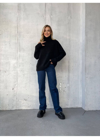 Черный женский свитер с вырезом Osoblyva