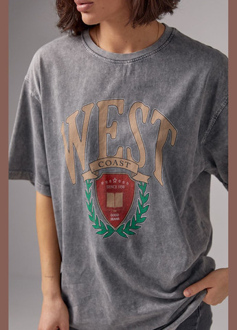 Темно-сіра літня футболка в техніці тай-дай з написом west Lurex