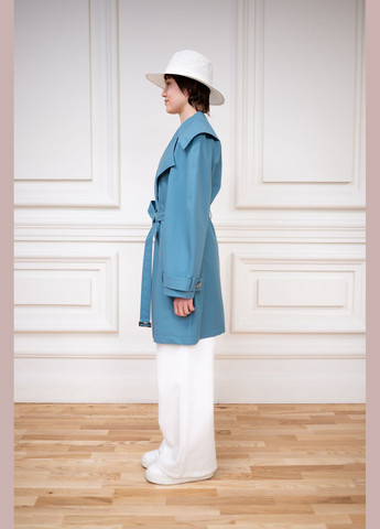 Хлопковый укороченный ТРЕНЧ СВЕТЛО-БИРЮЗОВОГО ЦВЕТА С ФАКТУРНЫМ РУКАВОМ НОСИ Dolcedonna (341136201)